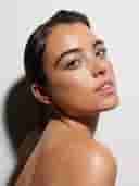 rostro de modelo femenina