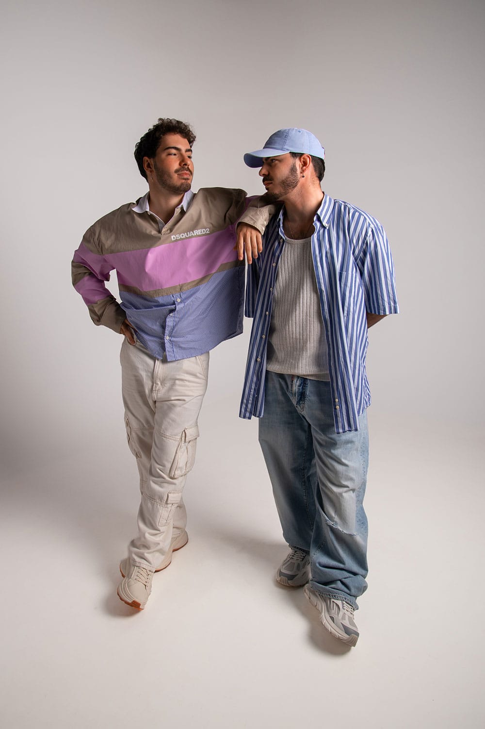 gemeliers posando