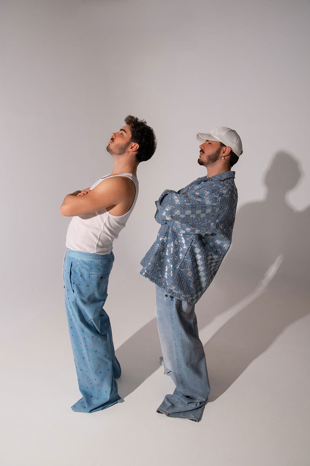 gemeliers posando